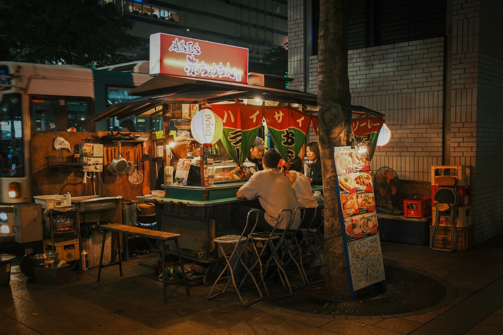 Warung tenda, rame pas malam